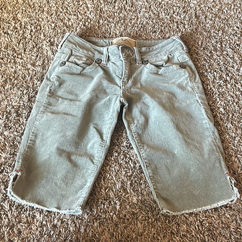 Marlow light green corduroy shorts, size 27.